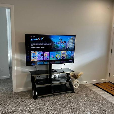 Brand New - Home Away From Home In Nw YYC Екстериор снимка