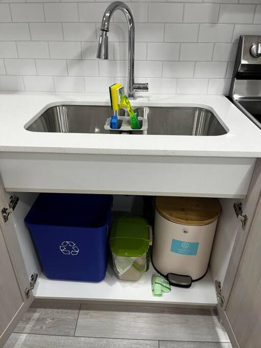 Brand New - Home Away From Home In Nw YYC Екстериор снимка