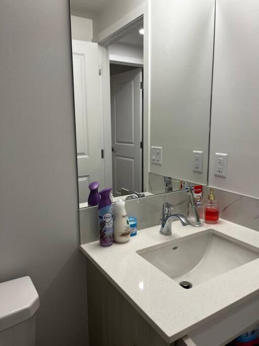Brand New - Home Away From Home In Nw YYC Екстериор снимка
