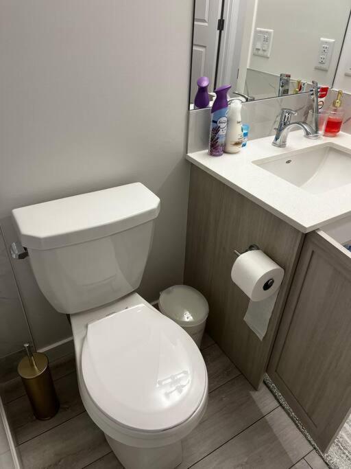 Brand New - Home Away From Home In Nw YYC Екстериор снимка