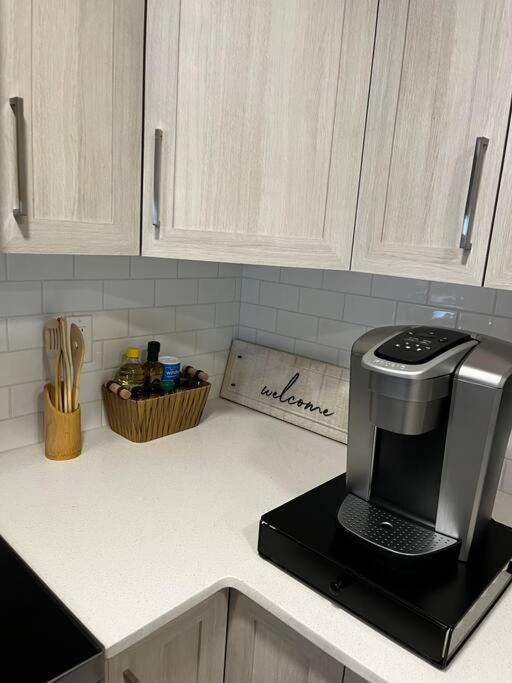 Brand New - Home Away From Home In Nw YYC Екстериор снимка