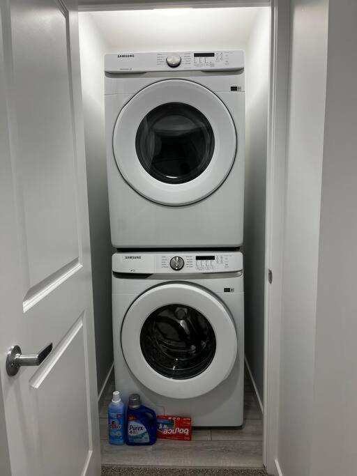 Brand New - Home Away From Home In Nw YYC Екстериор снимка