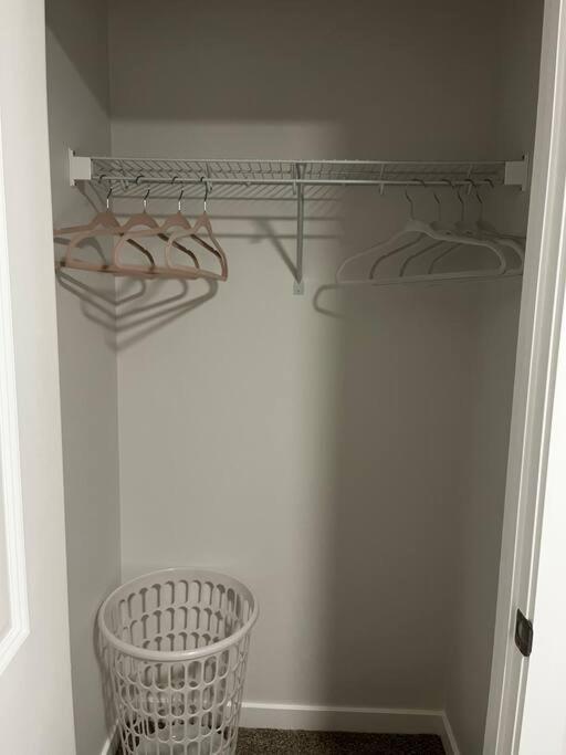 Brand New - Home Away From Home In Nw YYC Екстериор снимка